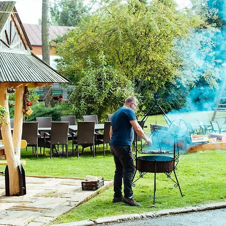 Osrodek Wypoczynku Dziubas Jan - 500 M Od Stacji Narciarskiej Kaniowka Semesteranläggning (resort)